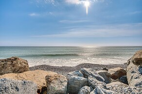 Walk to Rye Harbor State Park: Home w/ Ocean Views