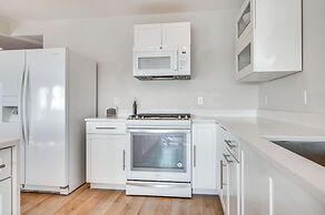 Walk to Rye Harbor State Park: Home w/ Ocean Views