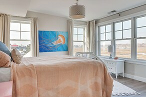 Walk to Rye Harbor State Park: Home w/ Ocean Views