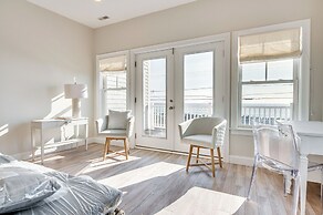 Walk to Rye Harbor State Park: Home w/ Ocean Views