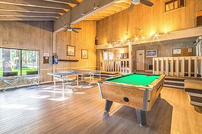 Walk to Shops & Eats: Mammoth Lakes Condo w/ Pool