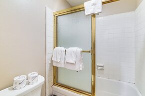 Walk to Shops & Eats: Mammoth Lakes Condo w/ Pool