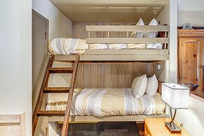 Walk to Shops & Eats: Mammoth Lakes Condo w/ Pool