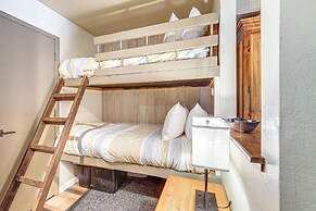 Walk to Shops & Eats: Mammoth Lakes Condo w/ Pool