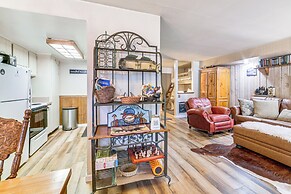 Walk to Shops & Eats: Mammoth Lakes Condo w/ Pool