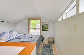 2 Mi to Msu: Tiny Home w/ Furnished Deck!