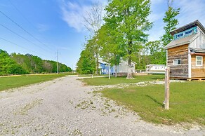 2 Mi to Msu: Tiny Home w/ Furnished Deck!