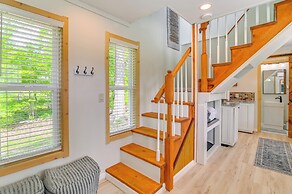 2 Mi to Msu: Tiny Home w/ Furnished Deck!