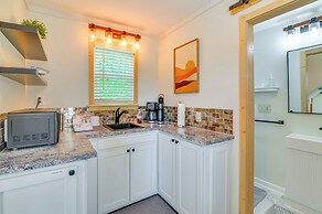 2 Mi to Msu: Tiny Home w/ Furnished Deck!