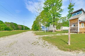2 Mi to Msu: Tiny Home w/ Furnished Deck!