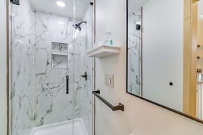 2 Mi to Msu: Tiny Home w/ Furnished Deck!