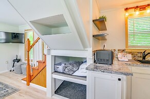 2 Mi to Msu: Tiny Home w/ Furnished Deck!