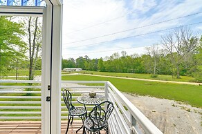 2 Mi to Msu: Tiny Home w/ Furnished Deck!