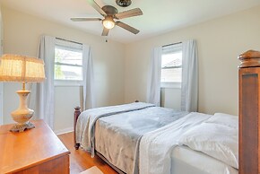 7 Mi to Dtwn Dayton: Home in Kettering w/ Yard