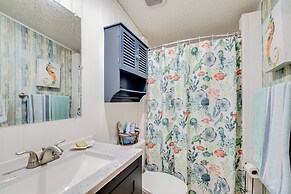 1 Mi to Manatee Springs State Park: Cozy Getaway!