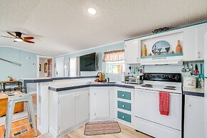 1 Mi to Manatee Springs State Park: Cozy Getaway!