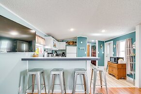 1 Mi to Manatee Springs State Park: Cozy Getaway!