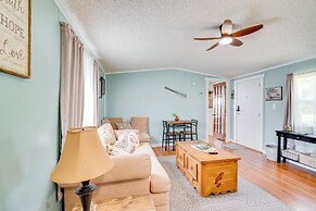 1 Mi to Manatee Springs State Park: Cozy Getaway!