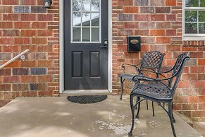 3 Blocks to Pensacola Bay: Charming Apartment!