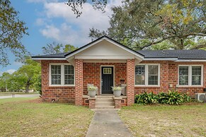 3 Blocks to Pensacola Bay: Charming Apartment!