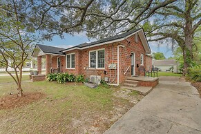 3 Blocks to Pensacola Bay: Charming Apartment!