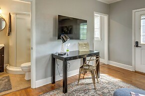 3 Blocks to Pensacola Bay: Charming Apartment!