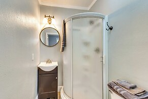 3 Blocks to Pensacola Bay: Charming Apartment!