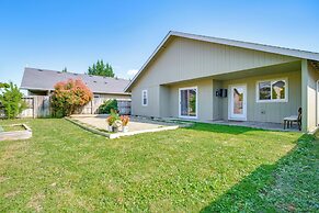 3 Mi to Riverside Park: Grants Pass Getaway!