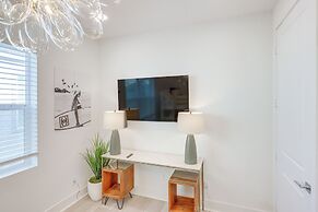 Luxe Indio Lake House 7 Mi to Coachella!