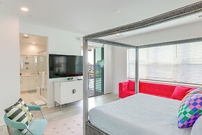 Luxe Indio Lake House 7 Mi to Coachella!