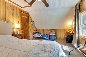 2 Mi to Ossipee Lake: Forest-view Sanctuary!