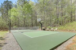 2 Docks + Paddleboard: Lakefront Alabama Retreat!