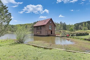 2 Docks + Paddleboard: Lakefront Alabama Retreat!