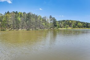 2 Docks + Paddleboard: Lakefront Alabama Retreat!