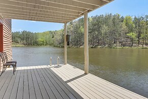 2 Docks + Paddleboard: Lakefront Alabama Retreat!