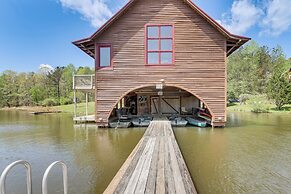 2 Docks + Paddleboard: Lakefront Alabama Retreat!