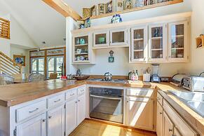 2 Docks + Paddleboard: Lakefront Alabama Retreat!