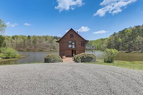 2 Docks + Paddleboard: Lakefront Alabama Retreat!