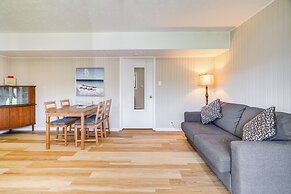 Walk to Poplar Beach: Cozy Coastal Getaway w/ Yard