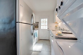 Walk to Beach: Dog-friendly Gem in Cocoa Beach!