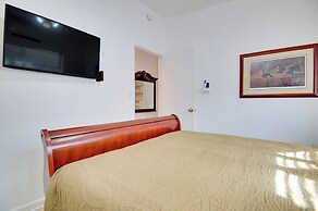 Walk to Beach: Dog-friendly Gem in Cocoa Beach!