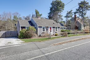 Swan River Views, BBQ Ready: West Dennis Home