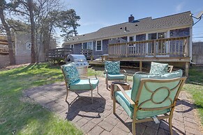 Swan River Views, BBQ Ready: West Dennis Home