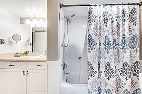 Gulf-view Condo w/ Beach Access & Patio in Hudson