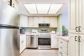 Gulf-view Condo w/ Beach Access & Patio in Hudson