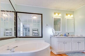 6 Mi to Blue Ridge Parkway: Home w/ Deck & Views!