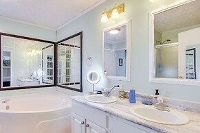 6 Mi to Blue Ridge Parkway: Home w/ Deck & Views!