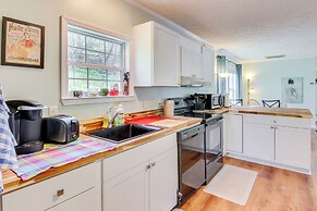 6 Mi to Blue Ridge Parkway: Home w/ Deck & Views!