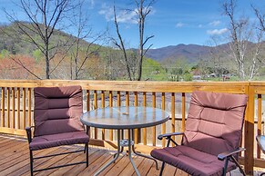 6 Mi to Blue Ridge Parkway: Home w/ Deck & Views!