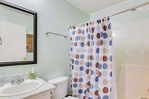 6 Mi to Blue Ridge Parkway: Home w/ Deck & Views!